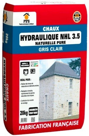 La chaux hydraulique (NHL) 3.5 est très utilisée pour le rejointoiement des façades en pierres - doc. PRB / Leroy Merlin