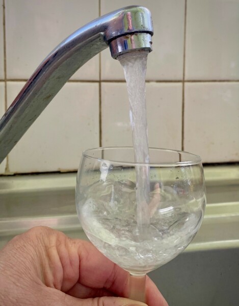 La qualité de l'eau du robinet : calcaires, polluants, traitements