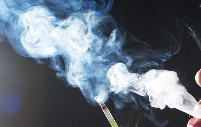 Odeur de cigarette : enlever les odeurs de tabac froid