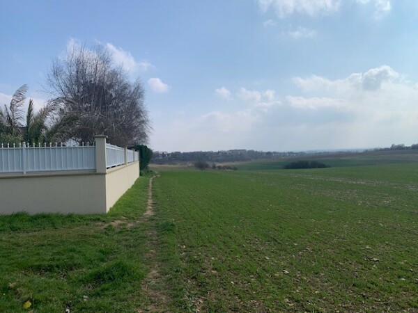 Les parcelles agricoles en périphérie de zone urbaine ont vocation à devenir constructibles - cl. C.P.